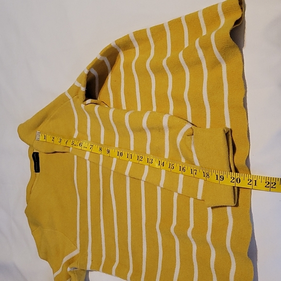 Adrienne Vittadini yellow and white striped 3/4 sleeve sweater size small - Picture 5 of 7